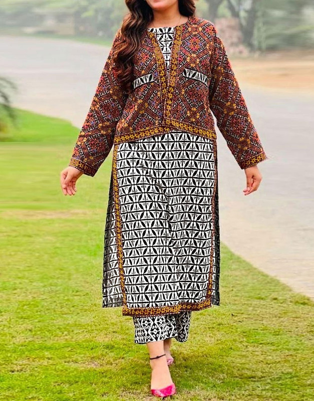 Unstitched All-Over Digital Print 90/70 Lawn 3-Pc Suit with Digital Printed Swiss Zari Sequins Dupatta.