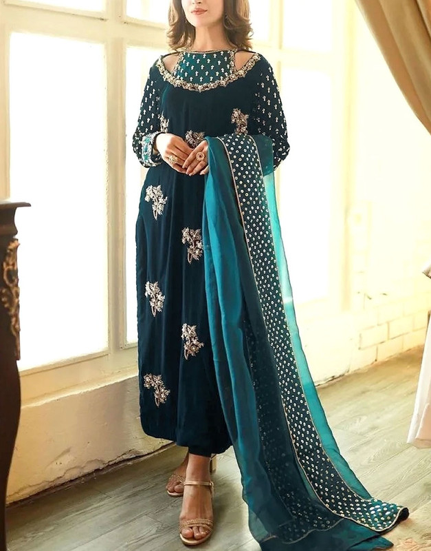 Embroidered Organza Suit — Refined Off-Duty Pick (Statement Piece)